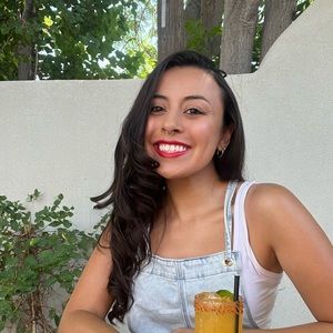 Meet your Posher, Adrianna